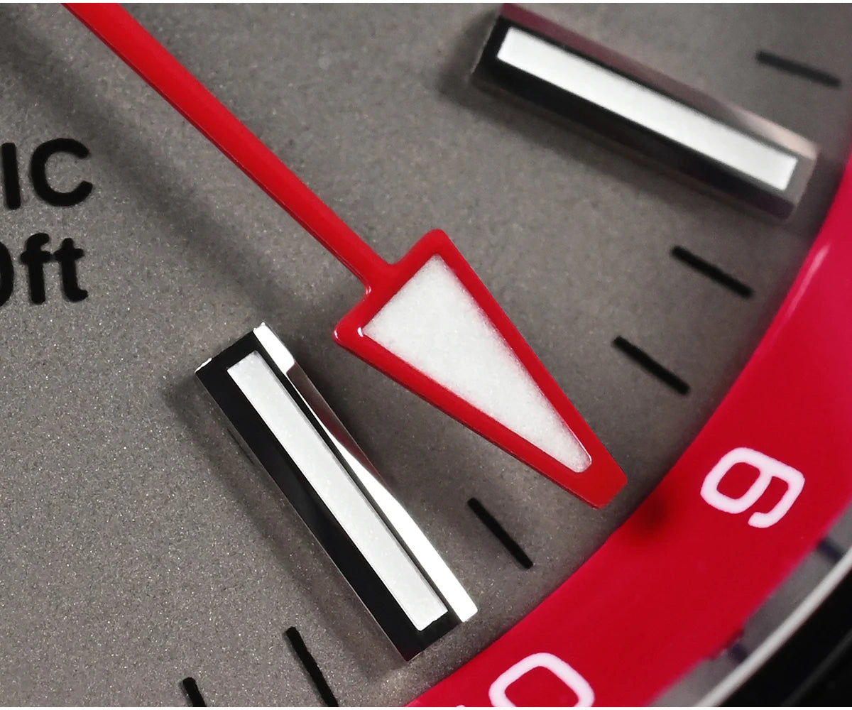 San Martin SN0119 GMT Taucheruhr Zifferblatt Detail