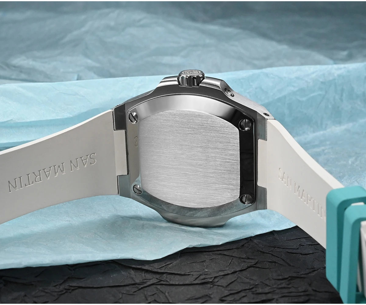 San Martin SN0075 Kleideruhr Gehäuseboden