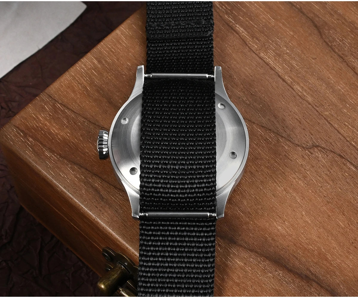 San Martin SN0105 Pilotenuhr Gehäuseboden